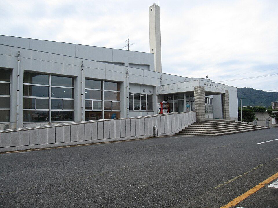 市民温水プールの外観の例(鳥取県境港市)